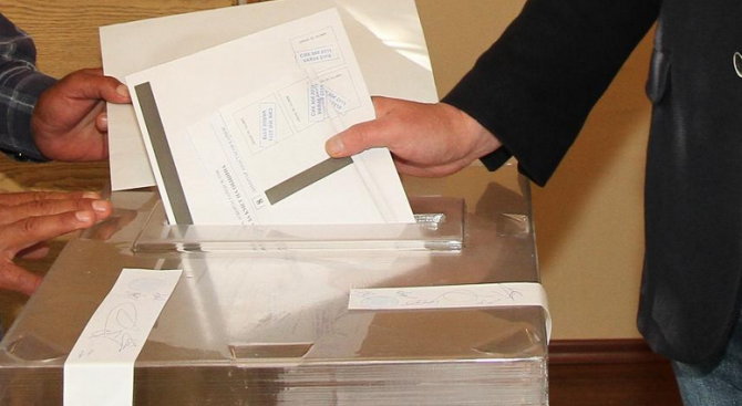 Хора от Бурса с лош български идват в Кърджалийско да гласуват