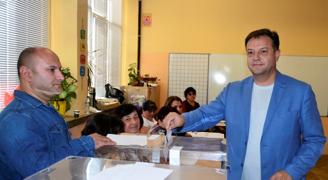 Даниел Панов: Гласувах за почтеността, реалните решения и децата на Велико Търново