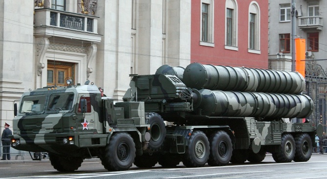 Вашингтон обезпокоен от възможността Сърбия да купи руски оръжия