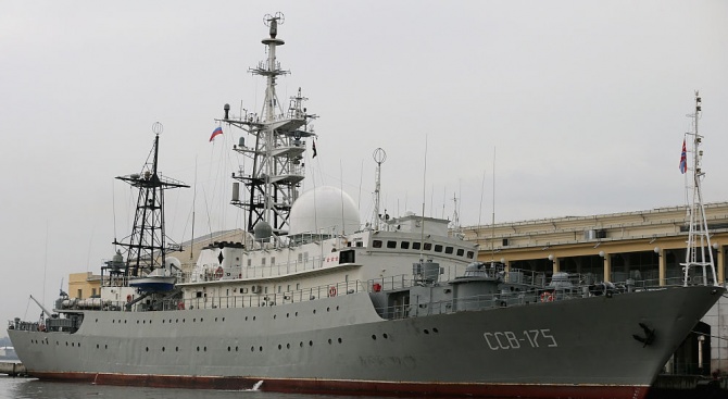 Русия върна пленените преди година кораби на Киев