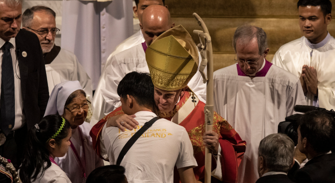 Пет любопитни акцента от визитата на папата в Тайланд
