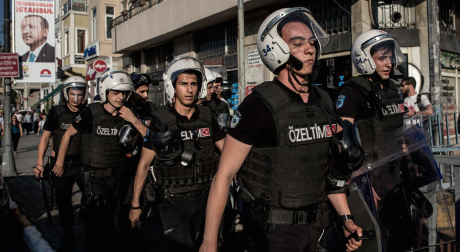 Турските власти започнаха широкомащабна антитерористична операция