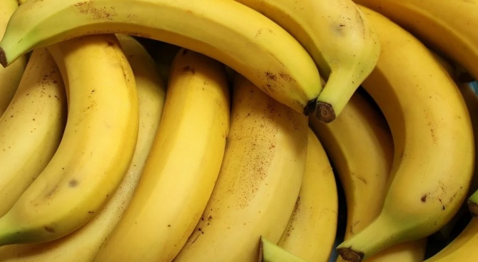 Младежи извършиха три кражби на банани