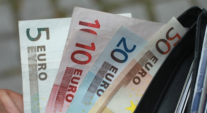 Проучване: Европейците показват рекордна подкрепа за еврото