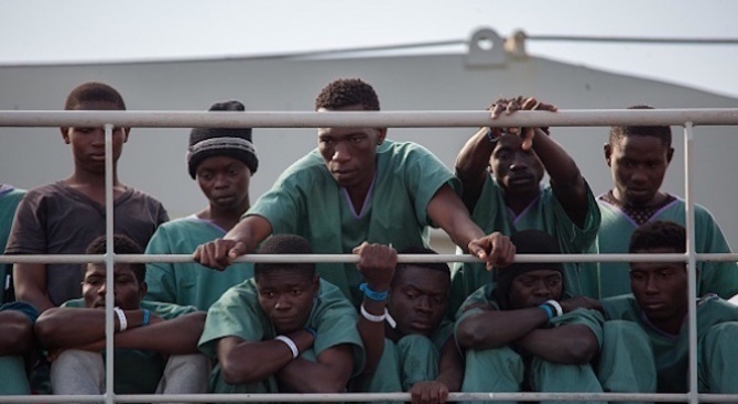 Ватикана ще приеме още 43 мигранти от остров Лесбос