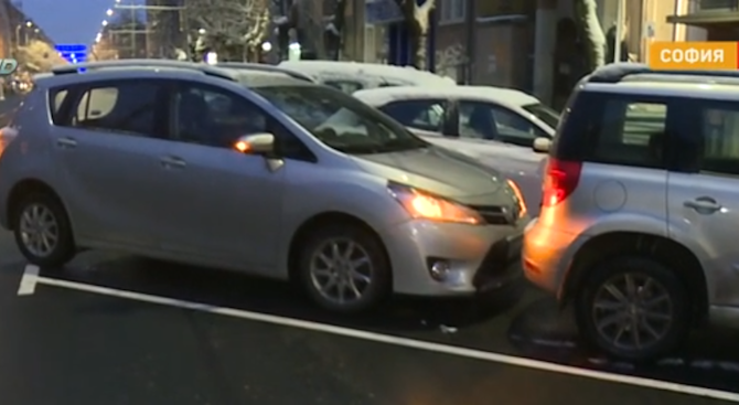 Двойни паркоместа в София шокираха шофьорите