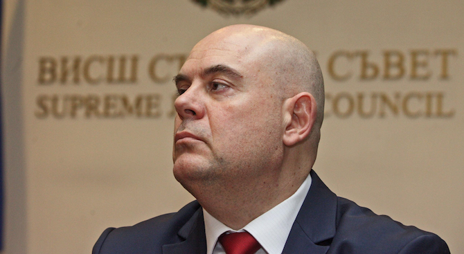 Йонко Грозев: Човек от прокуратурата няма как независимо да разследва главния прокурор 