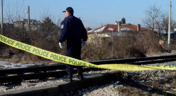 25-годишен заби товарен автомобил във влак 
