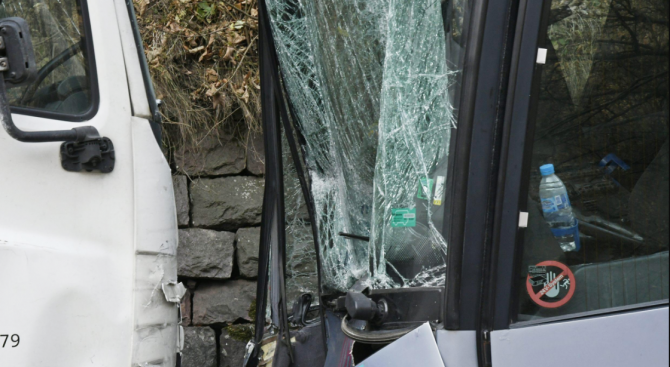 Меле край Силистра: Шофьор на автобус загина
