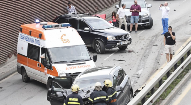 Верижна катастрофа край Кърджали: Един е ранен 