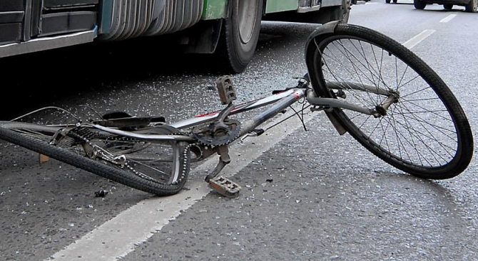 Цистерна помете велосипедист край Русе, той почина