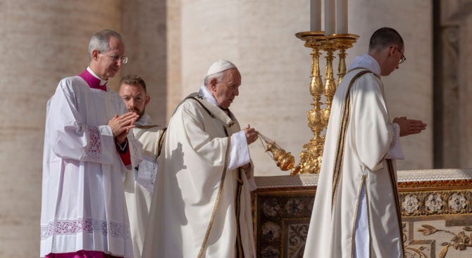 Папата зове за повече милосърдие в коледното си послание