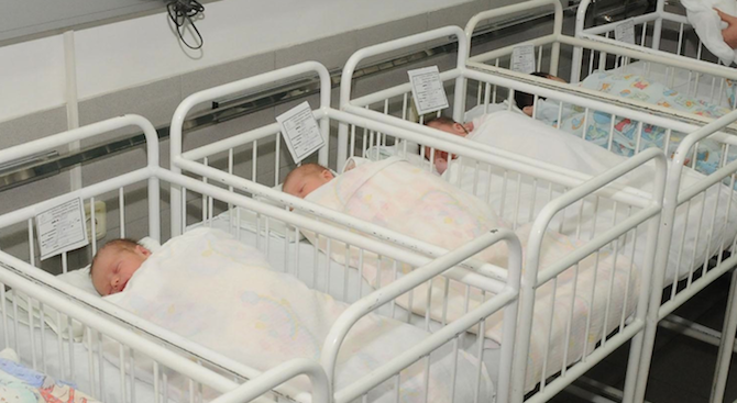 Близначета са първите проплакали бебета в Добрич за 2020 година
