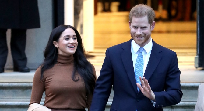 Принц Хари и съпругата му Меган ще ограничат контактите си с медиите