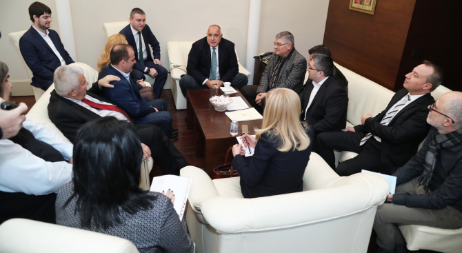 Започна срещата на Борисов с превозвачите