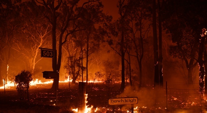 Австралия се бори с огромен пожар на площ от 600 хил. хектара