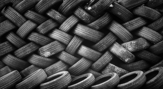 Глобяват за горене на гуми в Казанлък