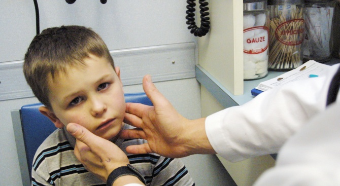 Обявяват грипна епидемия в София - всички 273 училища във ваканция