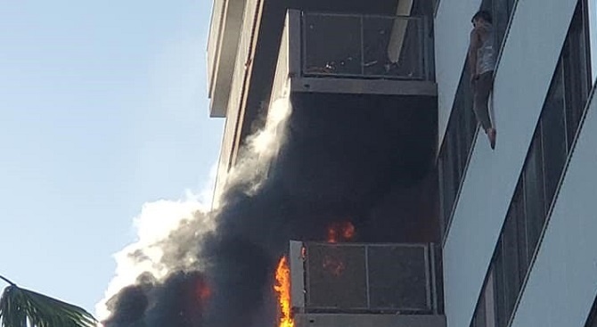 Огнен ад в сградата, в която живее консулът ни в Лос Анджелис 