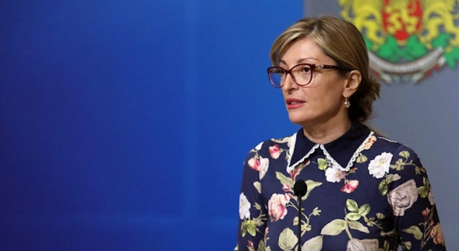 Екатерина Захариева благодари на външния министър на Франция за подкрепата с извеждането на българите от Ухан   