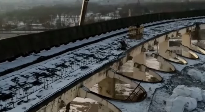Покривът на Петербургския спортно концертен комплекс се срути по време на демонтаж съобщи
