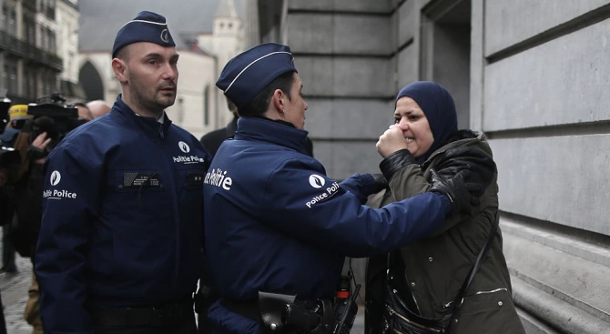 Полицията в белгийския град Гент простреля извършител на нападение с