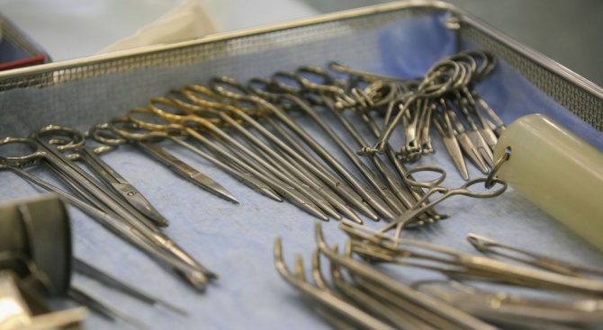 14-годишно момиче издъхна на операционната маса след обрязване