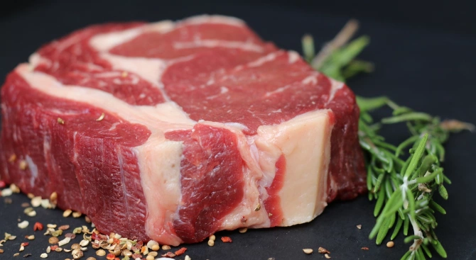 Консумацията два пъти седмично на червено свинско или телешко месо
