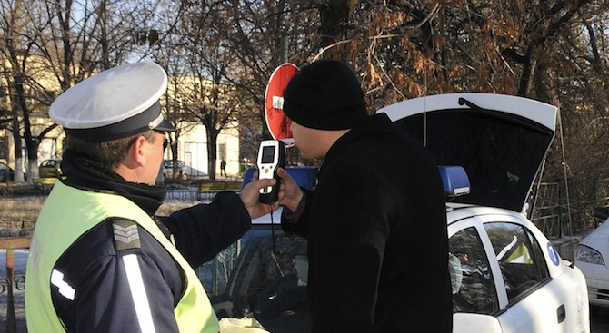 Автопатрул на Пътна полиция Пловдив задържа водач на товарен