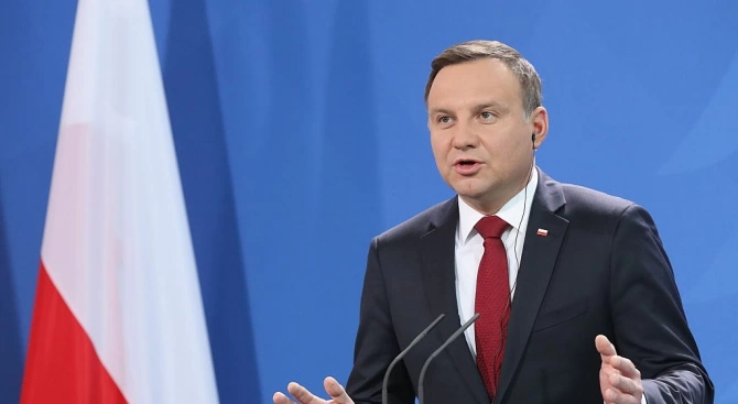 Полският президент Анджей Дуда подписа спорния законопроект който според критици