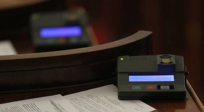 Единодушно със 112 гласа за парламентът прие на първо четене