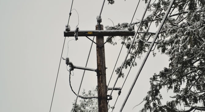 Възстановено е електрозахранването за всички населени места в община Елена