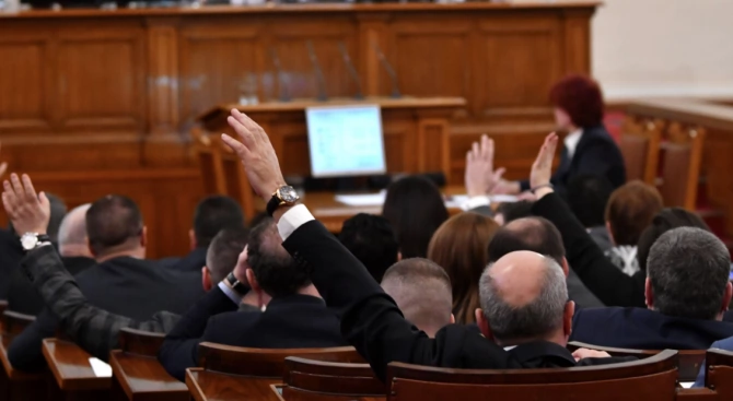 Парламентът прие окончателно на второ четене промените в Закона за