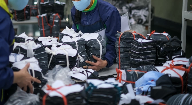 Узбекистан изпраща 40 тона защитно облекло маски и ръкавици на
