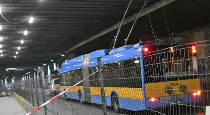 Променят движението на тролейбусите в тунела на НДК