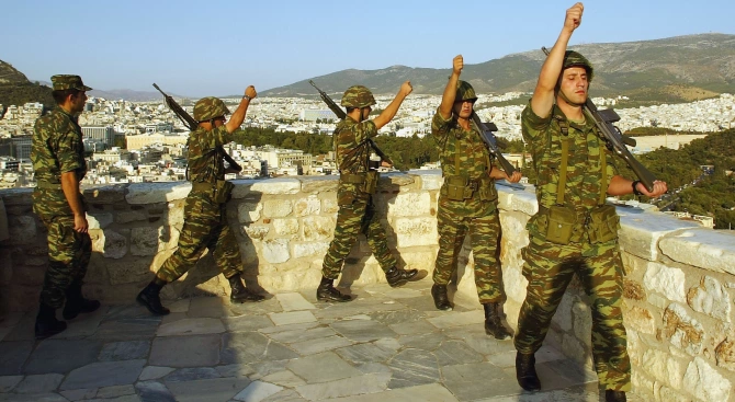 Гърция е засилила охраната на територията си по границите с