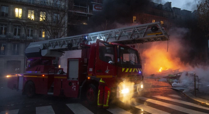 Френската полиция подозира че вчерашният пожар в жилищна сграда в