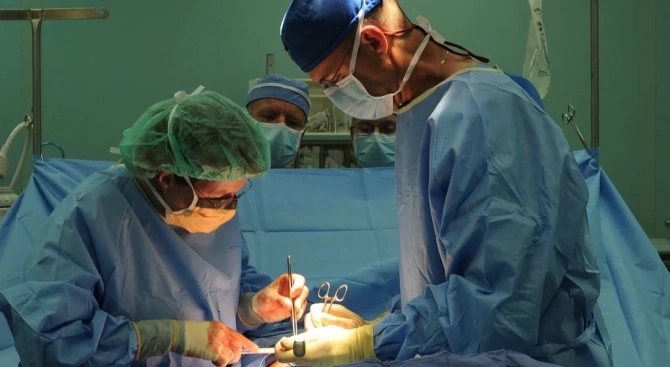 Лекари от Хирургично отделение на МБАЛ Пазарджик спасиха 26 годишна френска гражданка