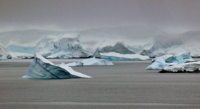 Скрит остров беше открит в Антарктика след като ледът върху