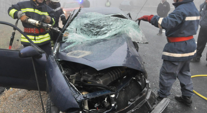 Двама души са ранени при катастрофа във Варненско 