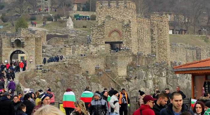 Хиляди посетиха Велико Търново за Трети март