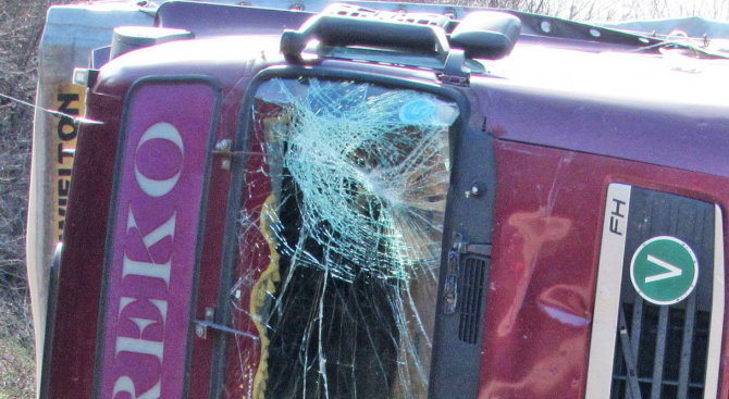 Шофьор пострада при катастрофа на пътя Варна – Въглен