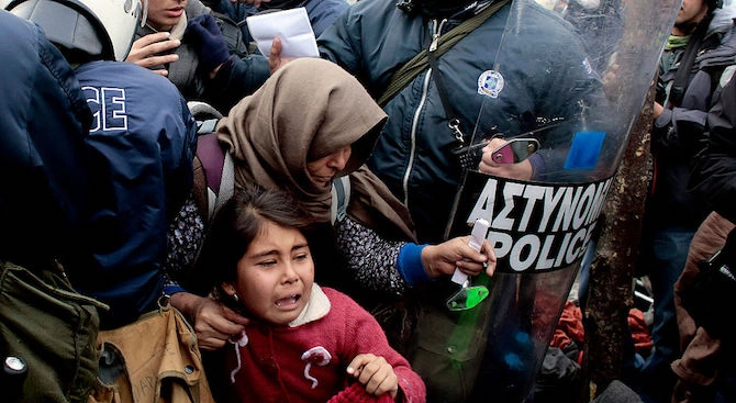 Гърция спира да приема молби за убежище и увеличава присъствието