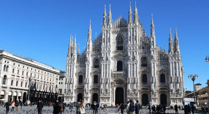 Прочутата Миланска катедрала отвори врати тази сутрин за кратка молитва