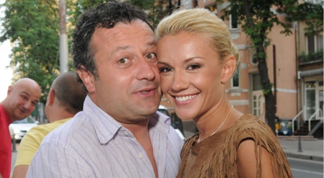 Димитър Рачков е продал 3 стайното си любовно гнездо в затворения