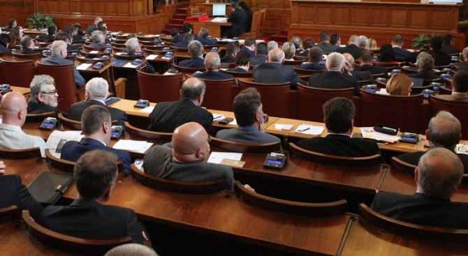 Парламентът ще разгледа доклада за дейността на Временната комисия за