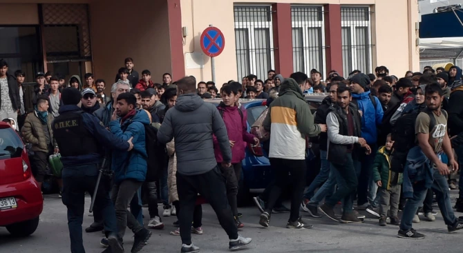 15 хиляди души остават блокирани на сухопътната граница между Гърция