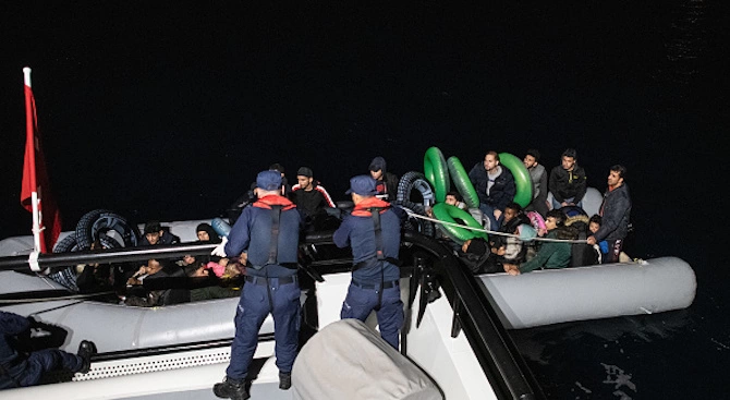 Турската брегова охрана спаси около 120 нелегални мигранти опитващи се