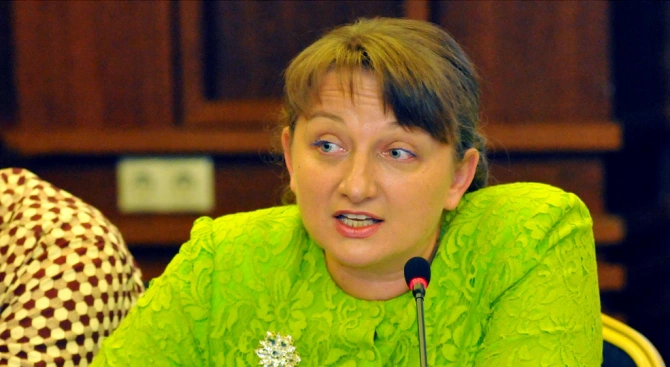 Министърът на труда и социалната политика Деница СачеваДеница Сачева е