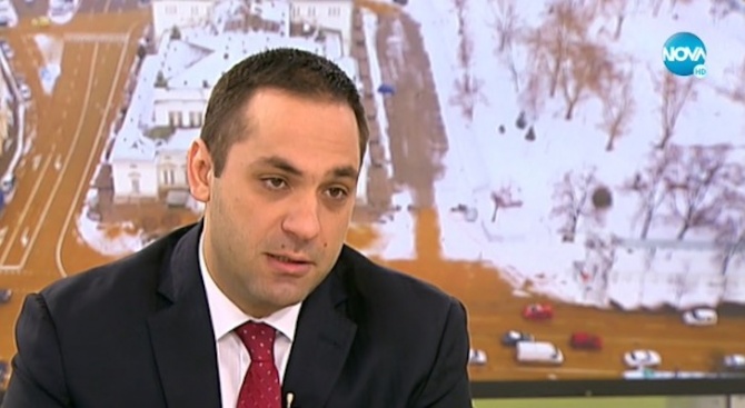 Емил Караниколов Емил Караниколов е министър на икономиката. Роден е
